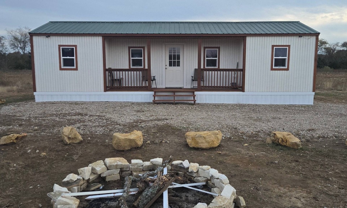 Cumby Cabin | Charming 2-bedroom cabin with all essential living necessities on 10 acres-Cumby