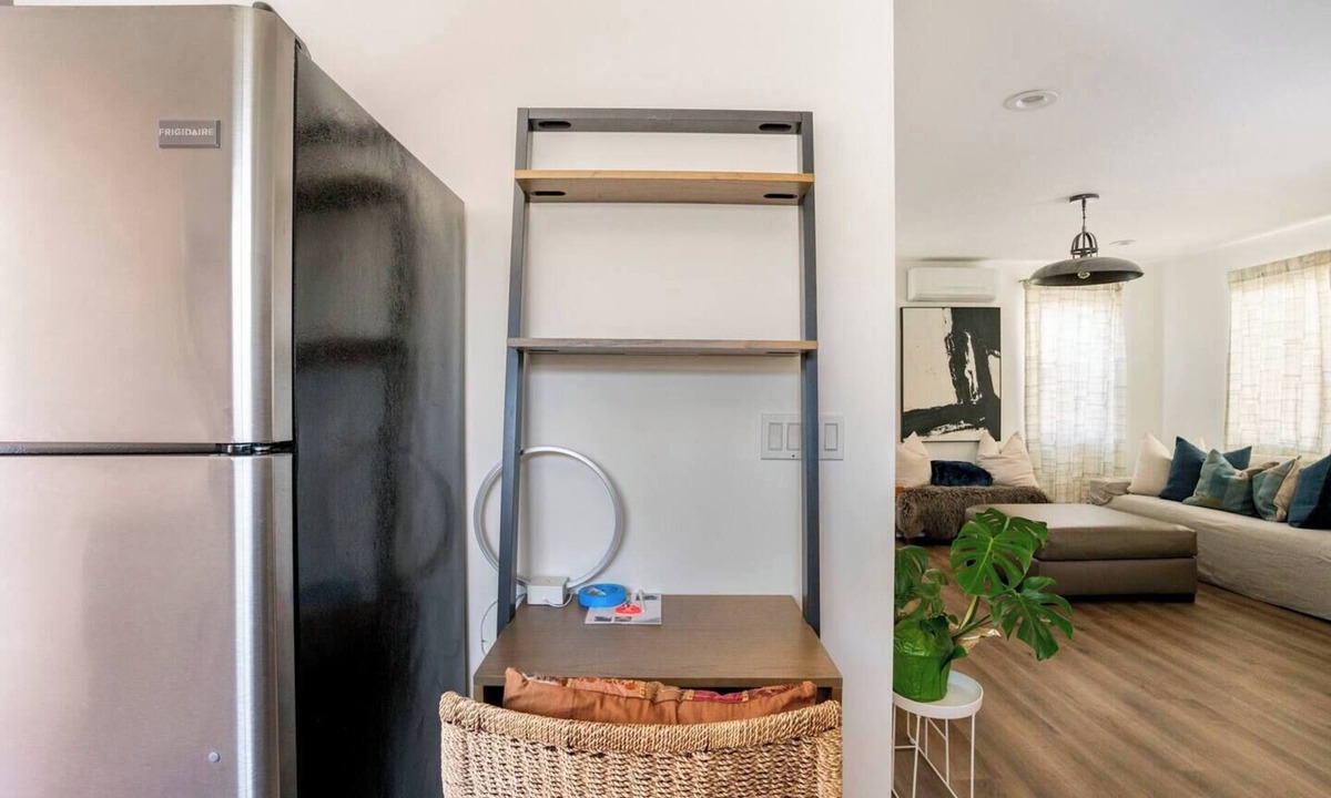 Inglewood House | Charming 2-bedroom house in fabulous Inglewood with AC