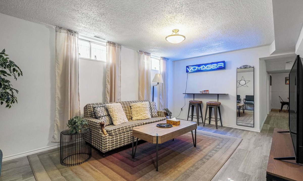 Forest Lawn Apartment | Charming 3BR Basement Suite, Full Kitchen, Sleep 8, Family Friendly