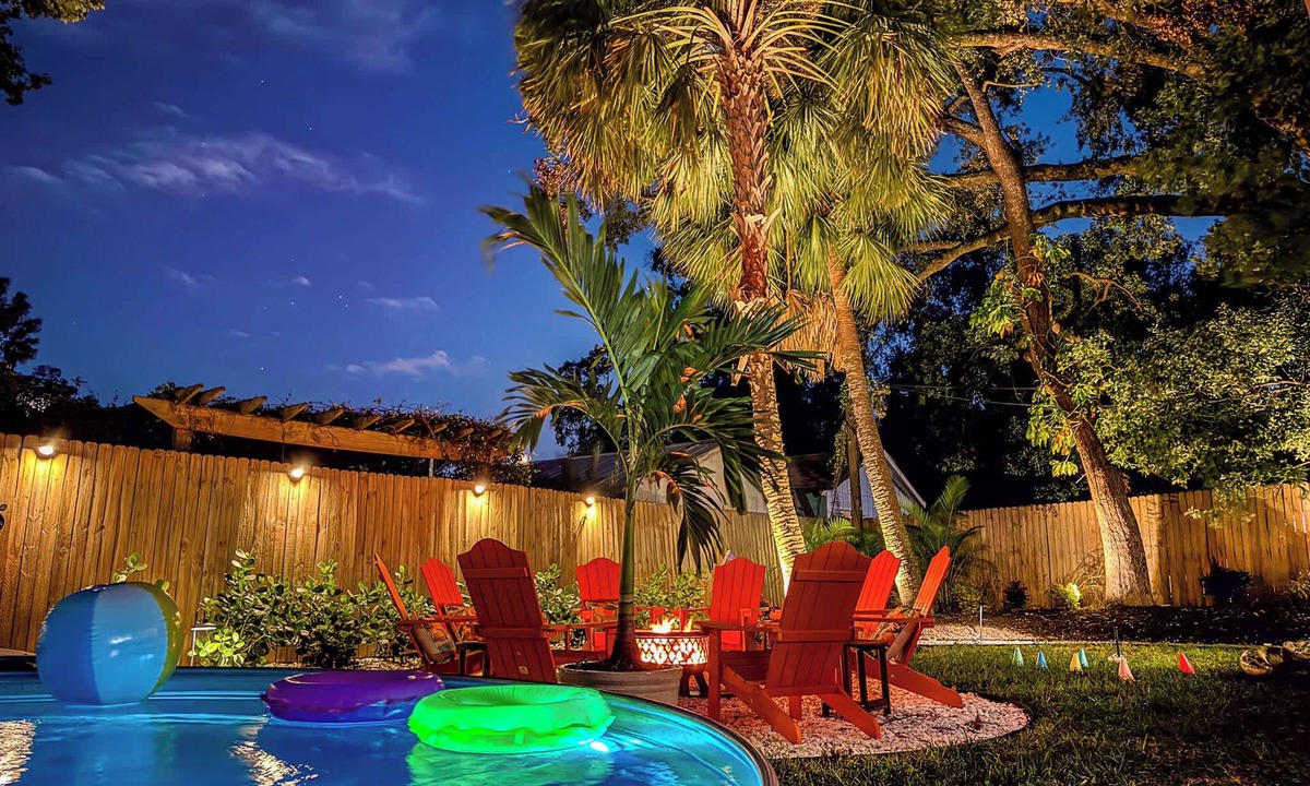 South Seminole Heights House | Charming Bungalow | HotTub, Cowboy Pool & Fire Pit