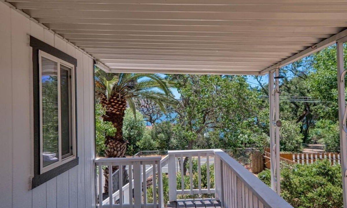 Wilbur Springs House | Charming Lake View house with WiFi, AC in tranquil Clearlake Oaks