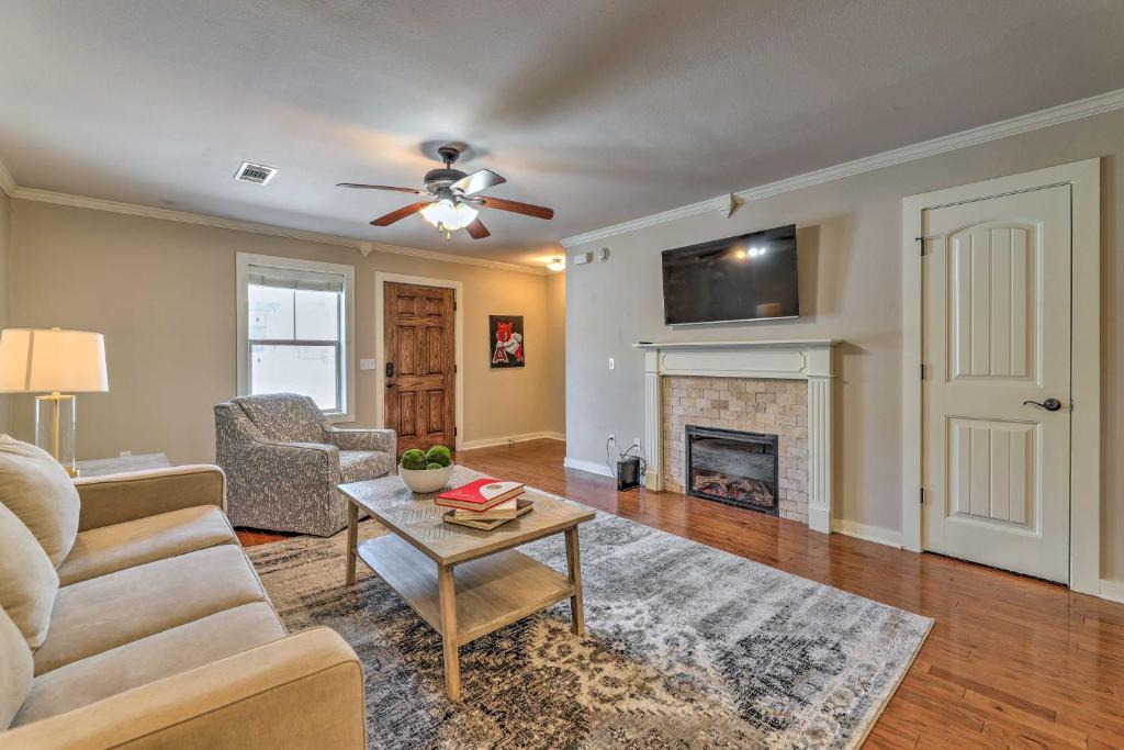 Johnson House | Charming Springdale Townhome ~ 5 Mi to Dtwn!