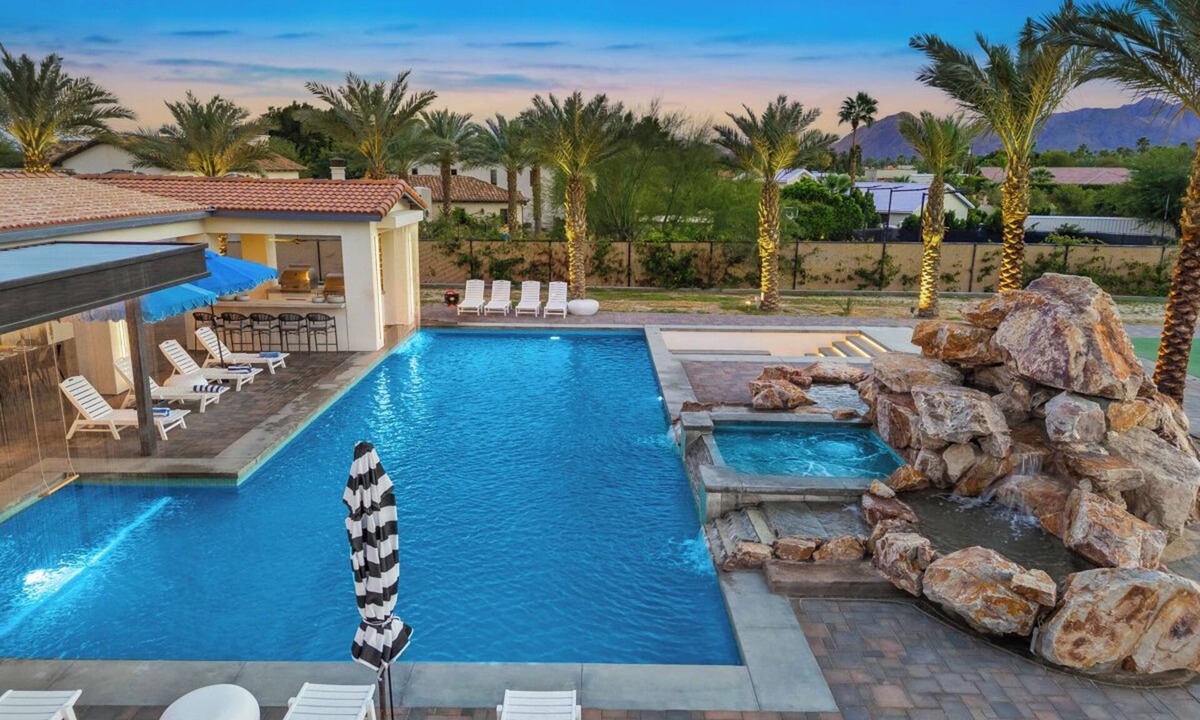 Bermuda Dunes House | Chateau Giraffe, a unique luxurious estate near Palm Desert & La Quinta