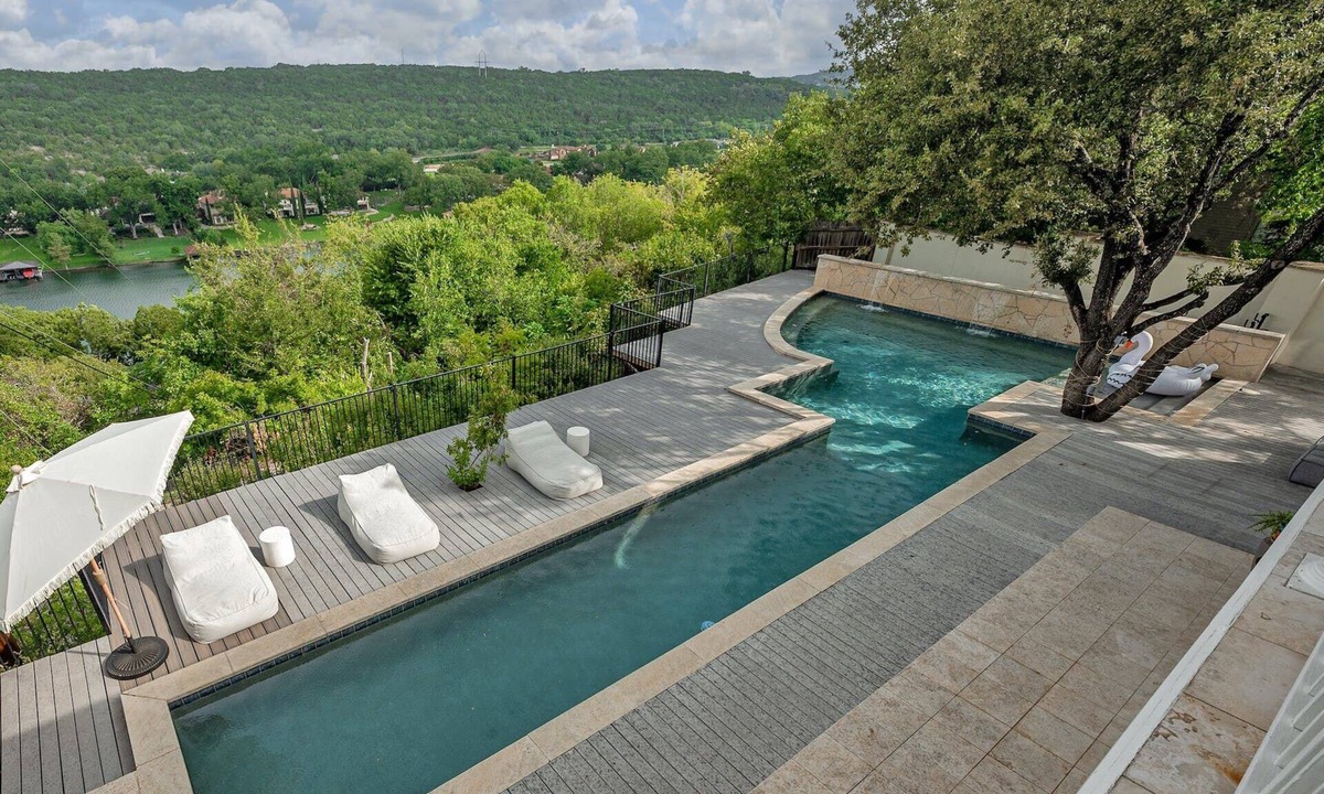 Rio Robles House | Chateau Lake Austin