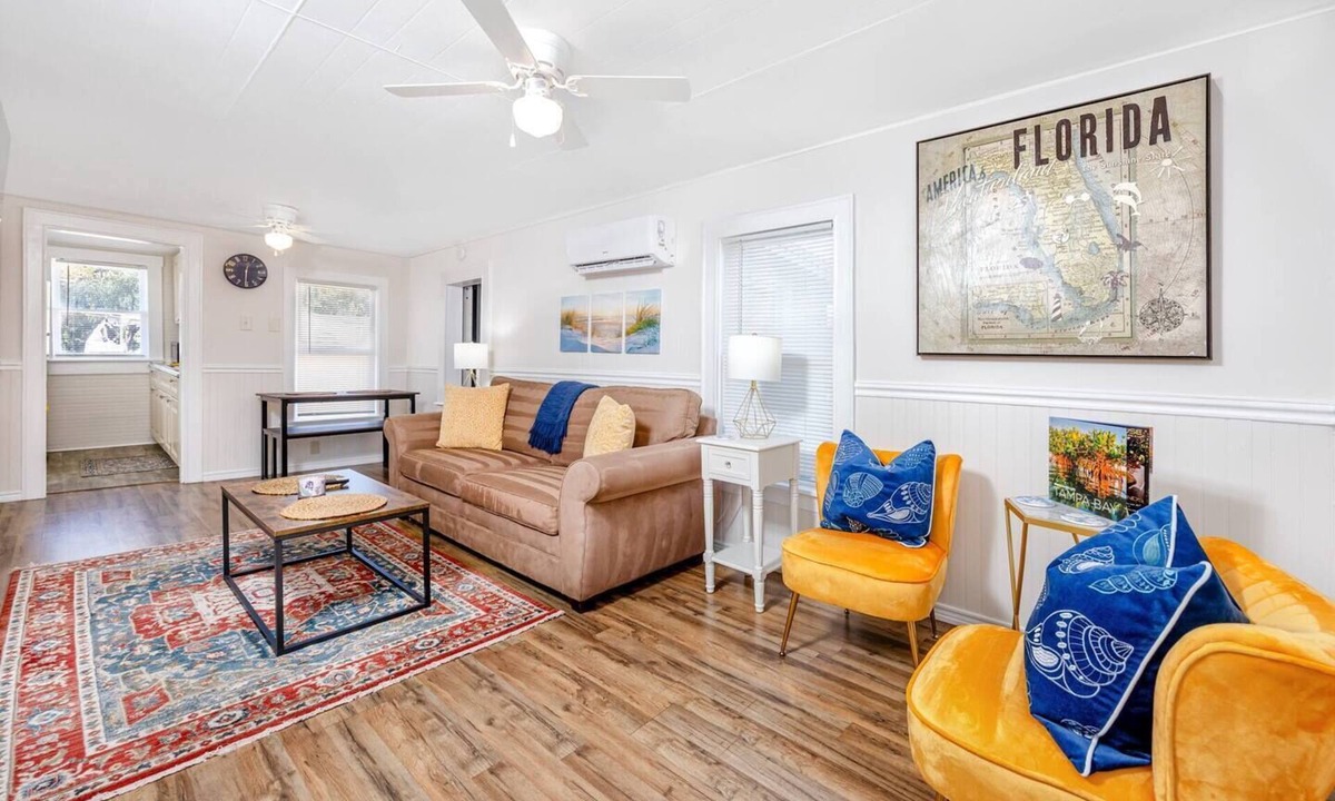 Ozona Cottage | Cheerful Coastal Home Close to Beach
