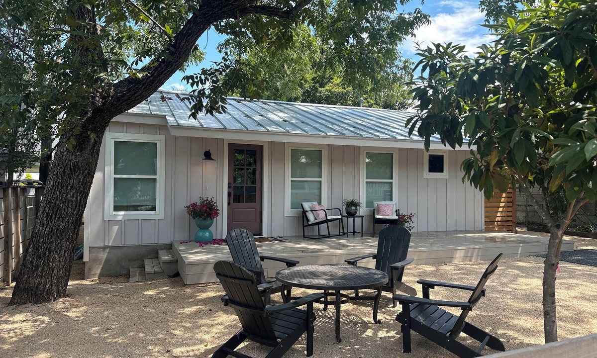 Bouldin House | Chic 3-Bedroom Home in the Heart of Austin – Designer Touches, Modern Comforts