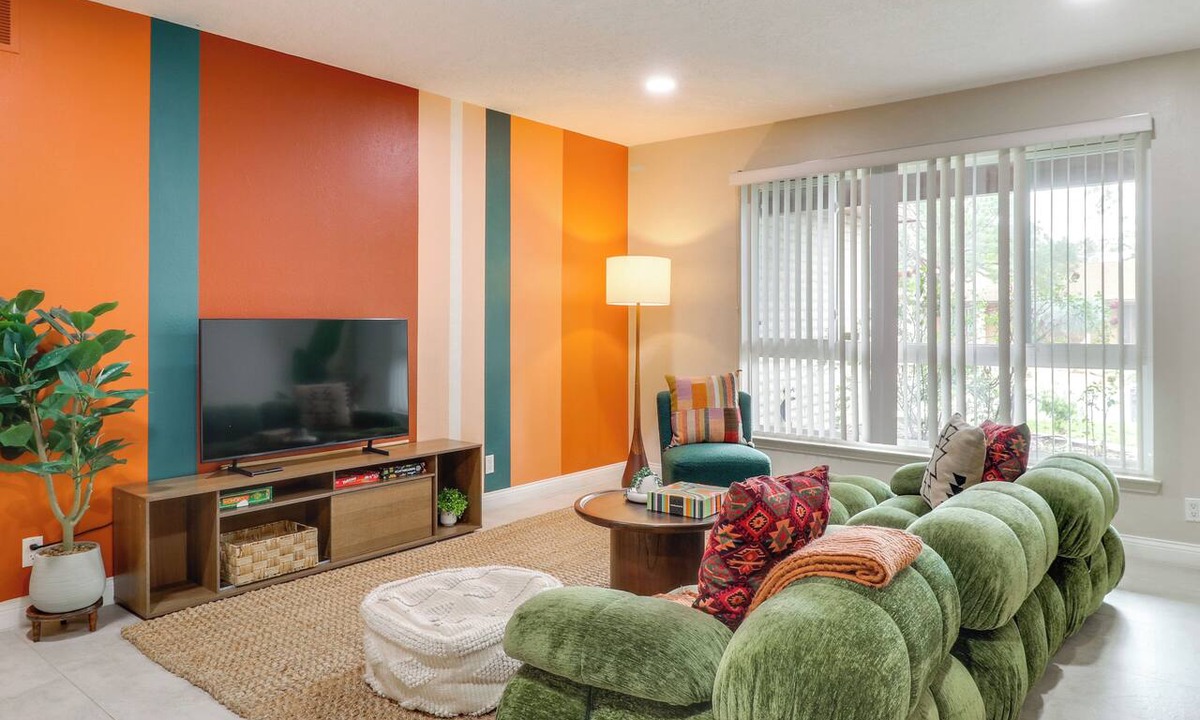 Northeast Heights House | Chic 5BR, Yard, Mtn Views, Games 4 fun Family time