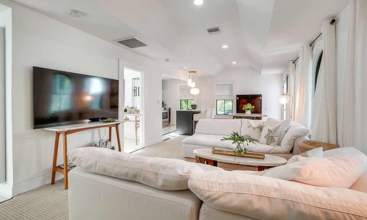 Beach Park Apartment | Chic Getaway in Desirable South Tampa District!