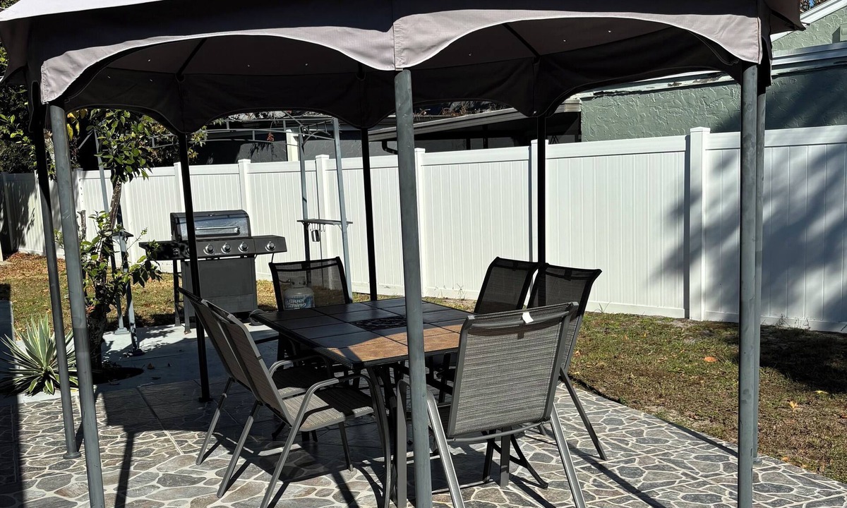 Land O' Lakes Apartment | Chic studio with AC and WiFi in fabulous Land O' Lakes