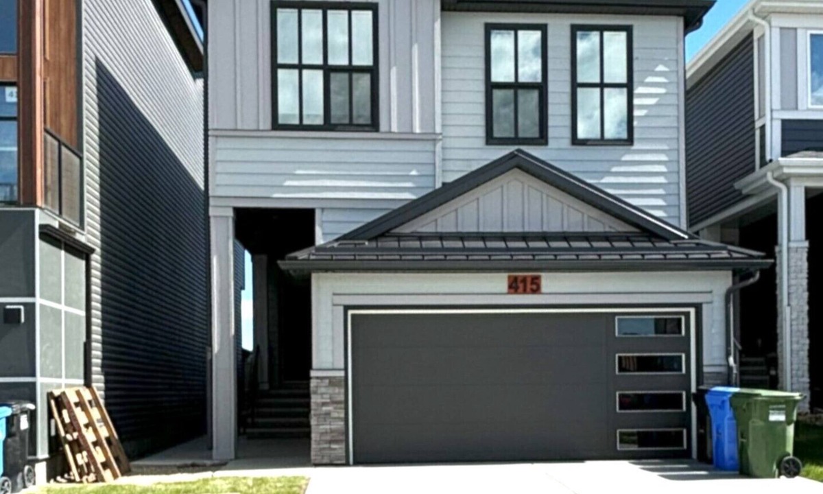 Keith House | City Living with easy access to the mountains An hour away from Banff
