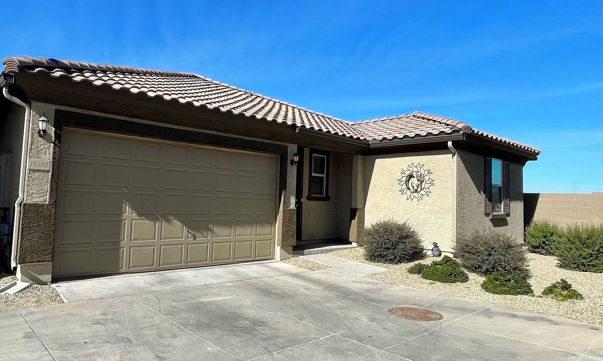 Sycamore Farms House | Clean & Spacious Home Away From Home. Pet-Friendly!