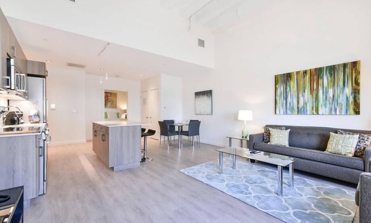 Chinatown Apartment | Close to Everything! Heart of Boston 1BR | Business Center