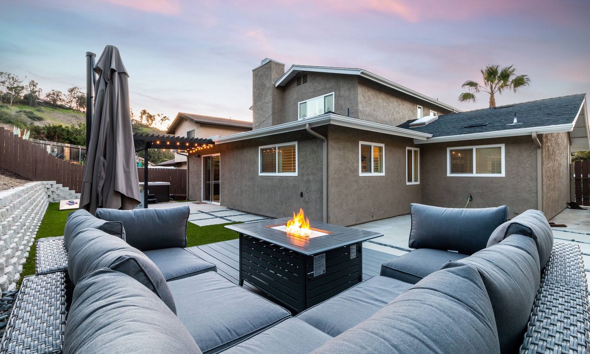 Loma Alta House | Coastal Home Perfect for Large Families and Groups of Friends