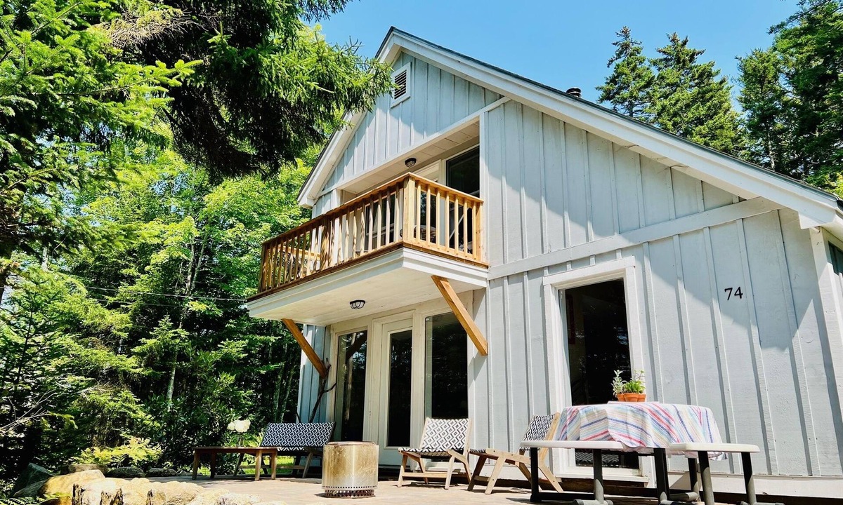 Saint George House | Coastal Spruce Head Retreat dog friendly & near restaurants, stores, activities.