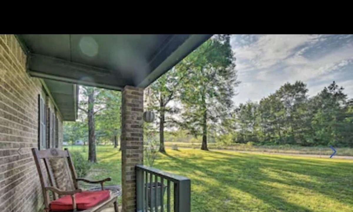 Smithville House | Comfortable country home. Sleeps 10