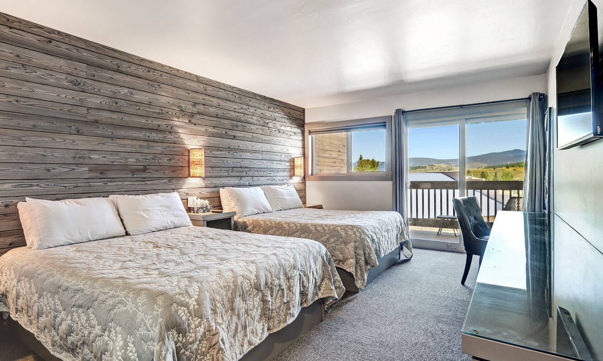 Angel Fire Hotel | Convenient Location | Elk Horn Lodge 205