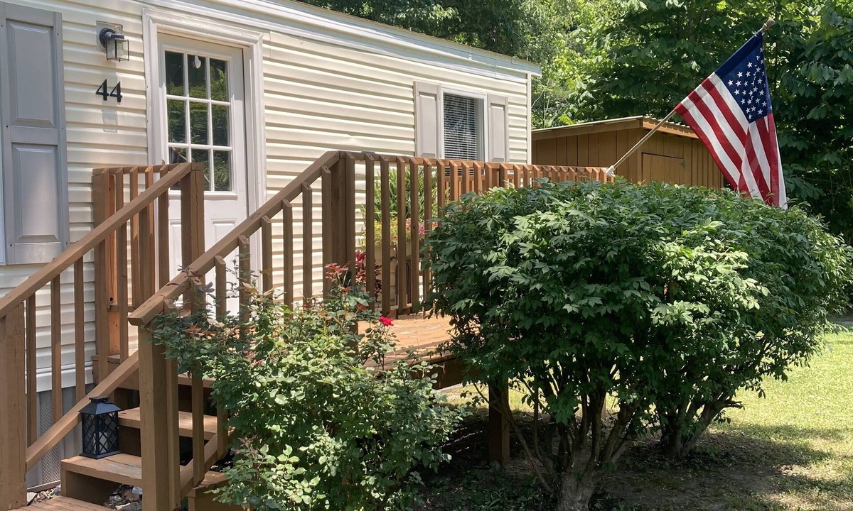 Stanton House | Conveniently Located ~ WiFi ~ Central Heat & Air.