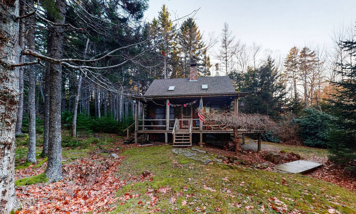 Tenants Harbor Cabin | Cozy Cabin with WiFi, Full Kitchen, Gas Grill, and Loft - 300 Feet to Water