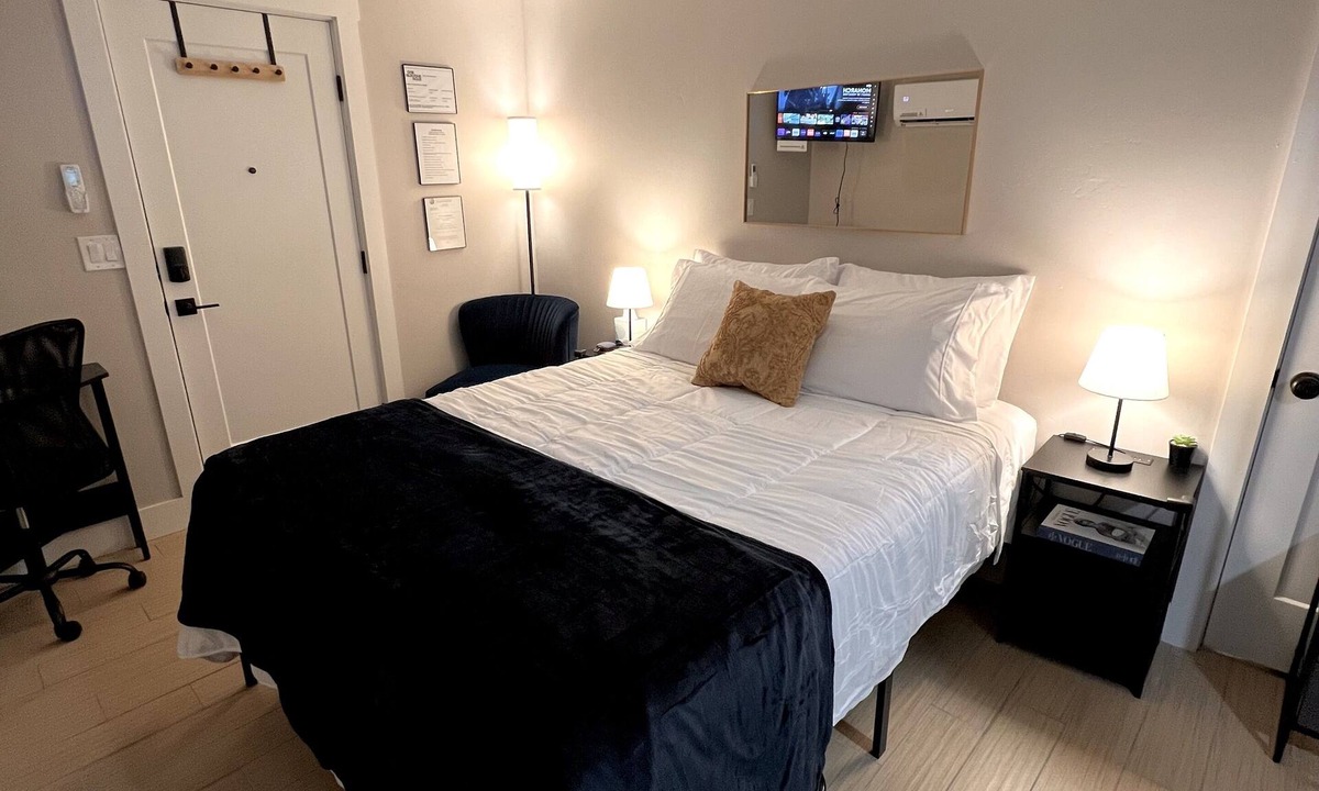 Highland Business Cottage | Cozy & chic Albuquerque casita near Route 66 & Vibrant Nob Hill