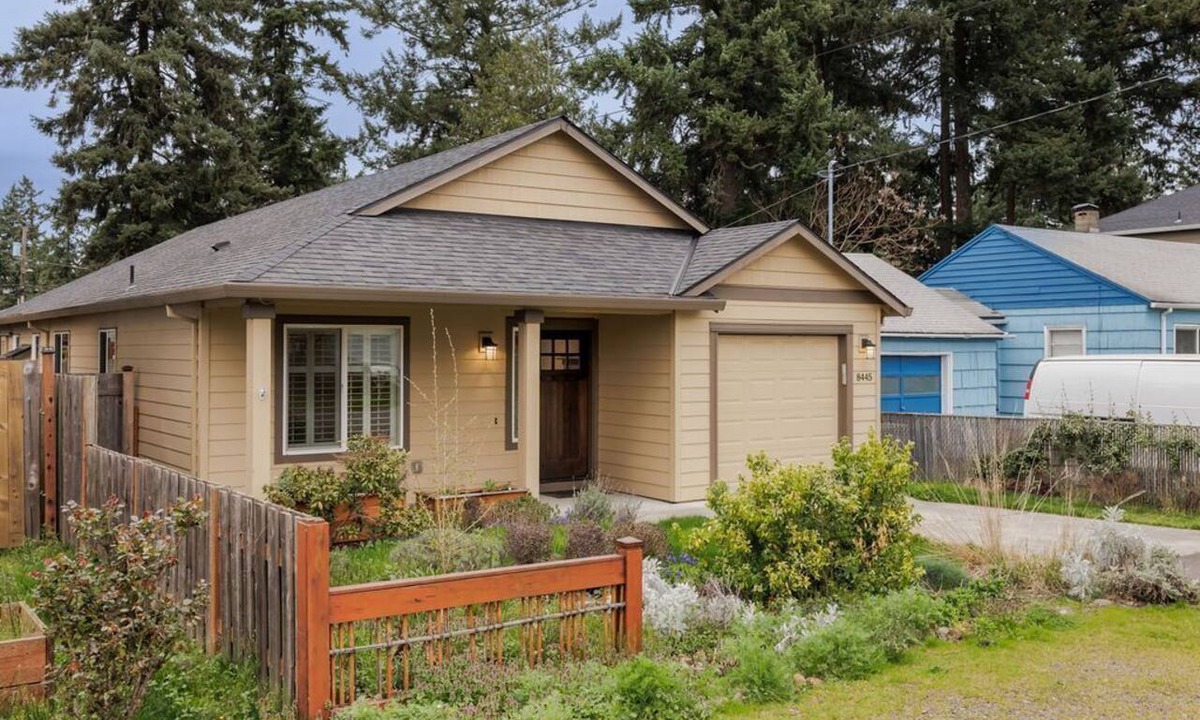 Southgate House | Cozy Happy Valley Cottage Retreat