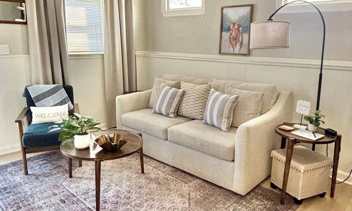 East Lawrence Apartment | Cozy Private Suite in Cultural District! Walk to Mass St. ~ 5 min to KU Campus