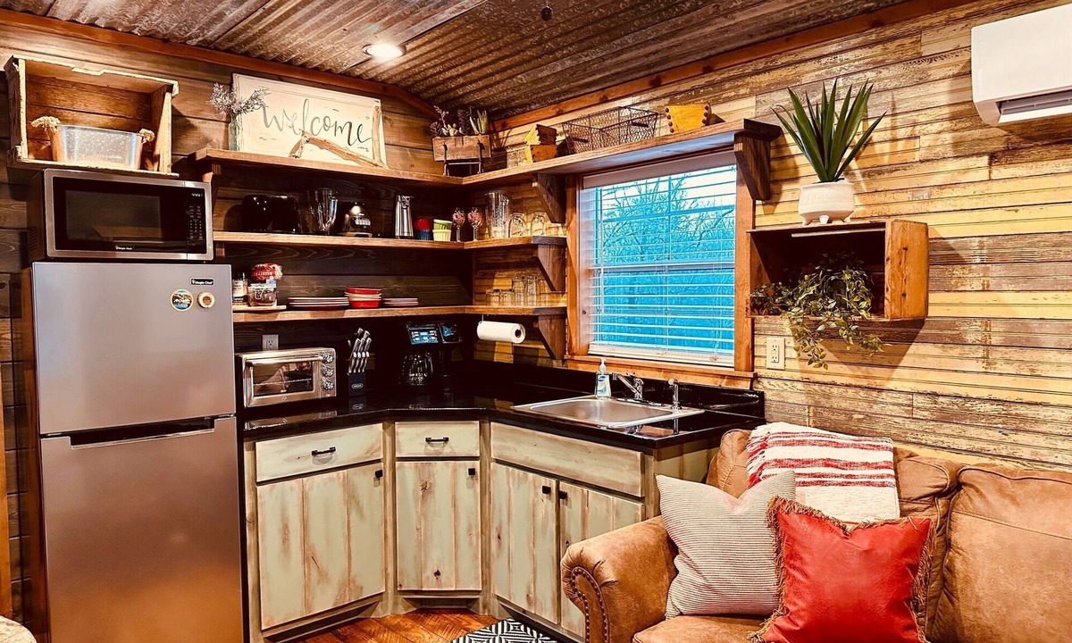 Ringold Cabin | Cozy tiny cabin, kitchenette, private pond for fishing, near lake