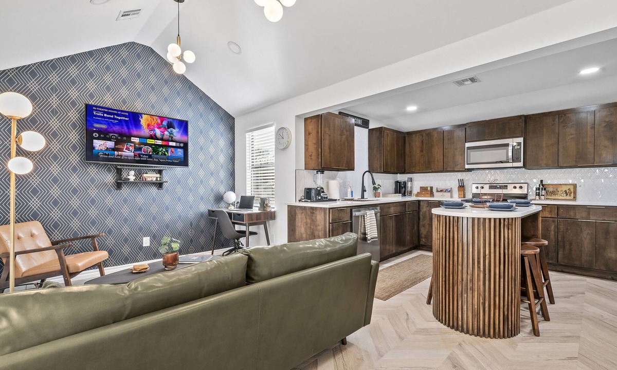 Rose District House | Cozy two bedroom charmer close to Downtown BA & Tulsa