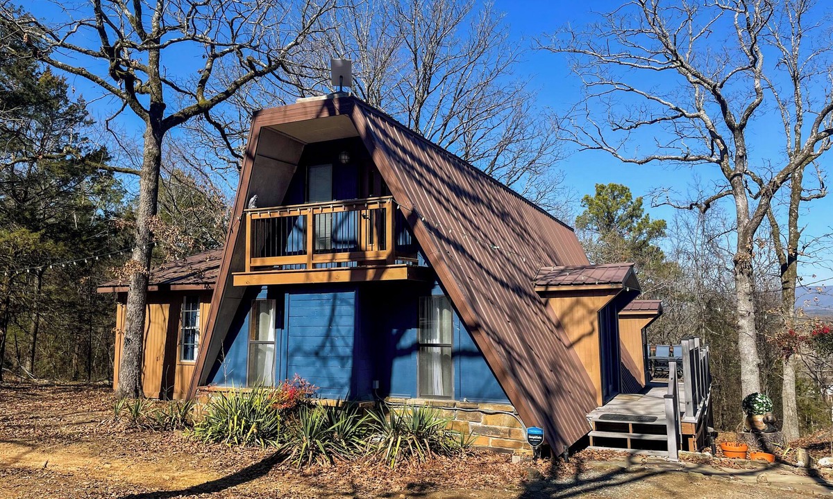 Summerfield Cabin | Cozy Wister Ridge A-Frame Lake Cabin Sleeps 6 Mins to Wister Lake!