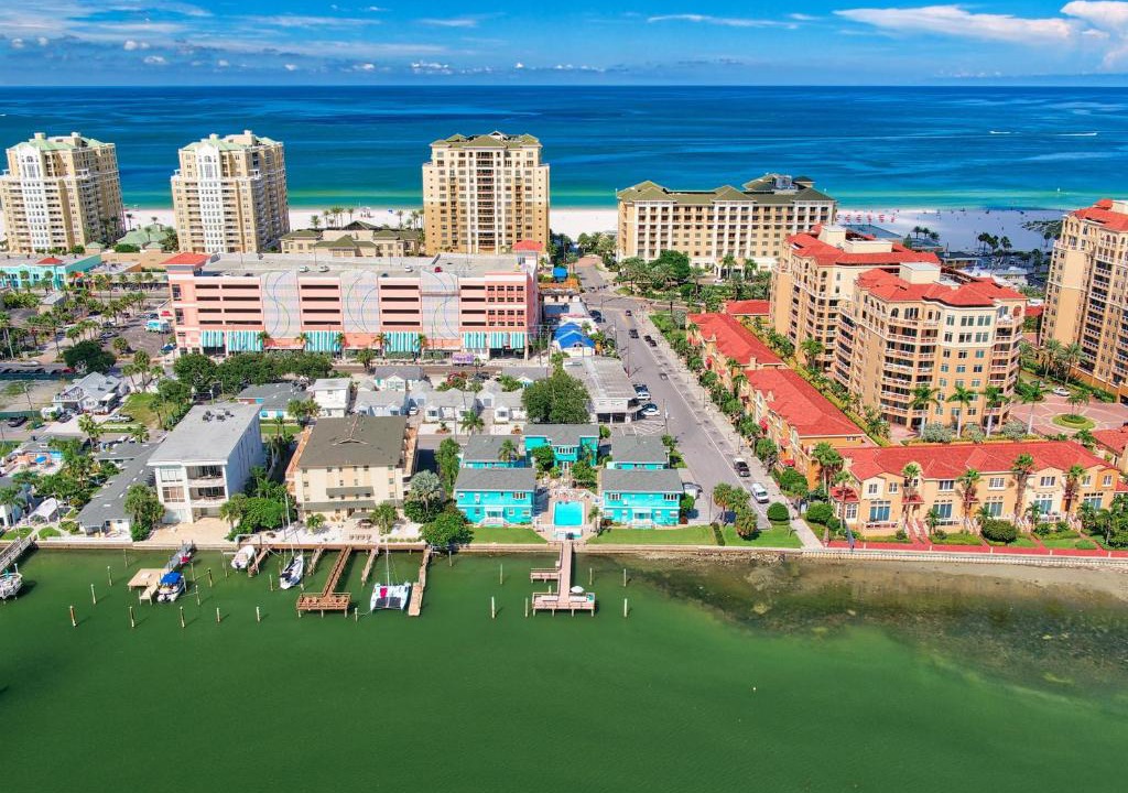 Clearwater Beach Apartment | Cute One Bedroom at The Coral Resort apts