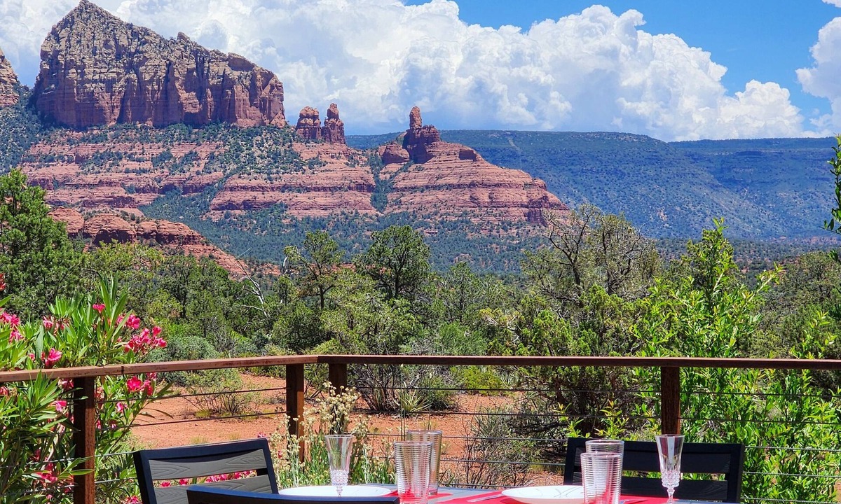 West Sedona House | Discover luxury at Sedona Red Rock View, a stunning 2-bedroom home in West Sedona.