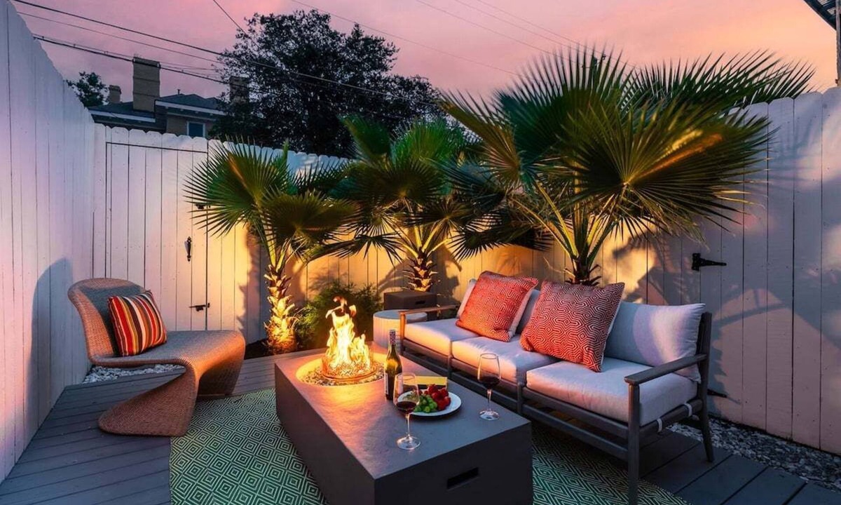Dixon Park House | Downtown Savannah * 2 Bedroom * Firepit * Dogs OK * Private Patio