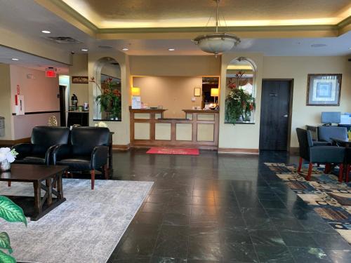 Wesley Chapel Cabin | Econo Lodge Wesley Chapel I-75