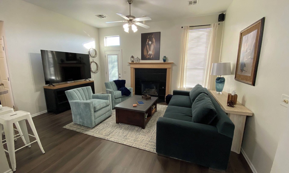 Edmond House | Edmond 3BR Sleeps 8 - Bunks + Games