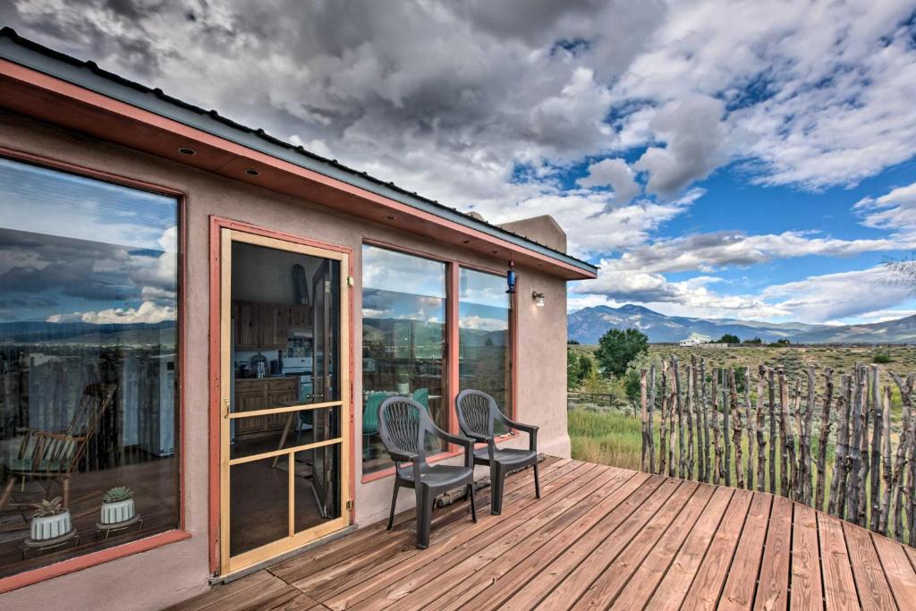 Taos House | El Prado Duplex w/Deck + Grill - 4 Mi to Town!
