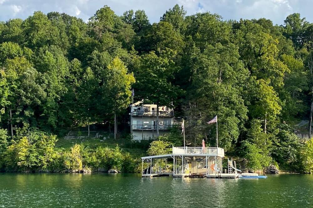 Rocky Top Cabin | Enormous Cabin Fully Loaded Dock for Water Sports in Tennessee