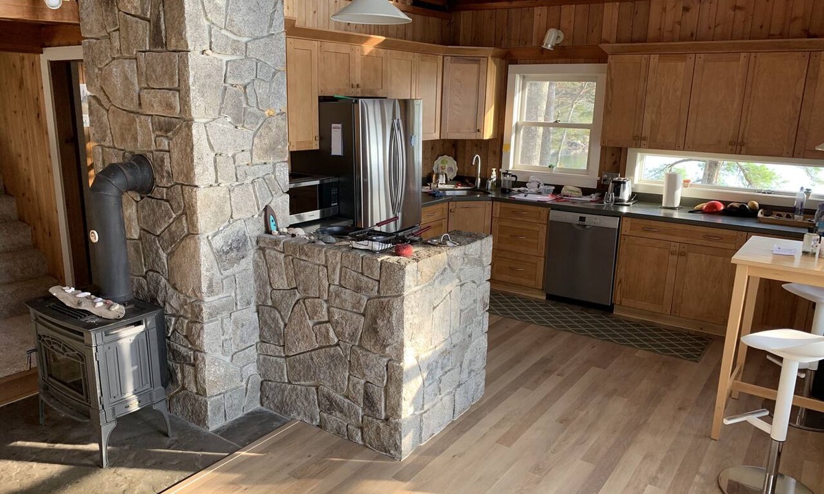 Sullivan House | “Escape” to a Waterfront Artist’s Home on Secluded Evergreen Point, Taunton Bay