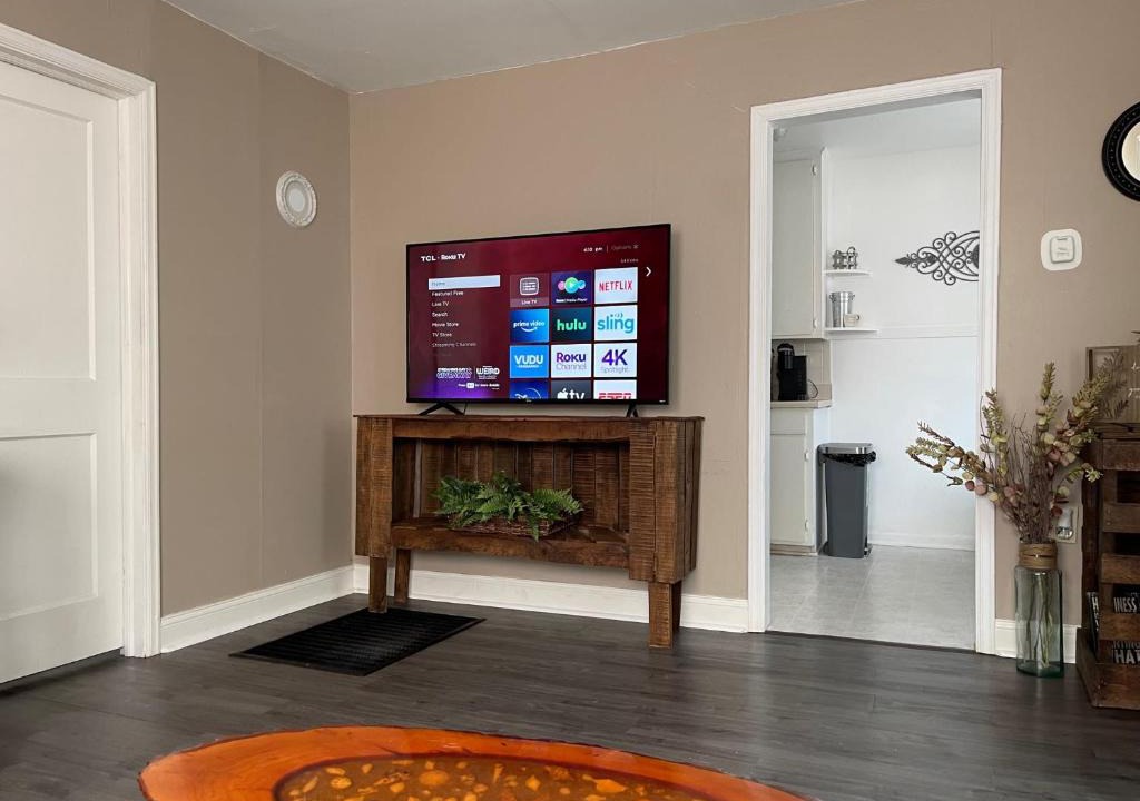 Wichita Apartment | Everything you need - 1 BR 1 BA WIFI SMART TV QN Bed Coffee