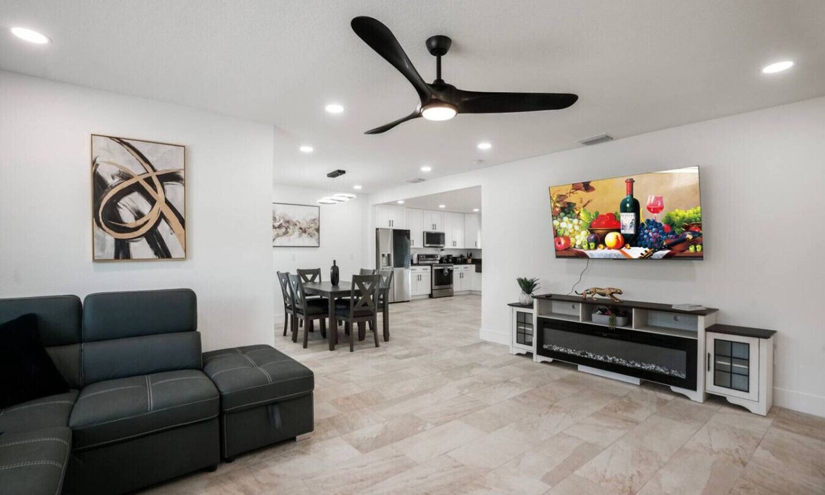 Limona Improvement House | Expansive Charm - 4BR Estate on Private Acre