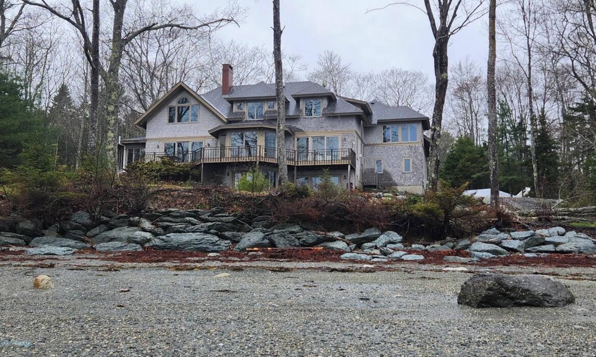 Brooklin House | Experience the magic of this extraordinary oceanfront retreat in Blue Hill.