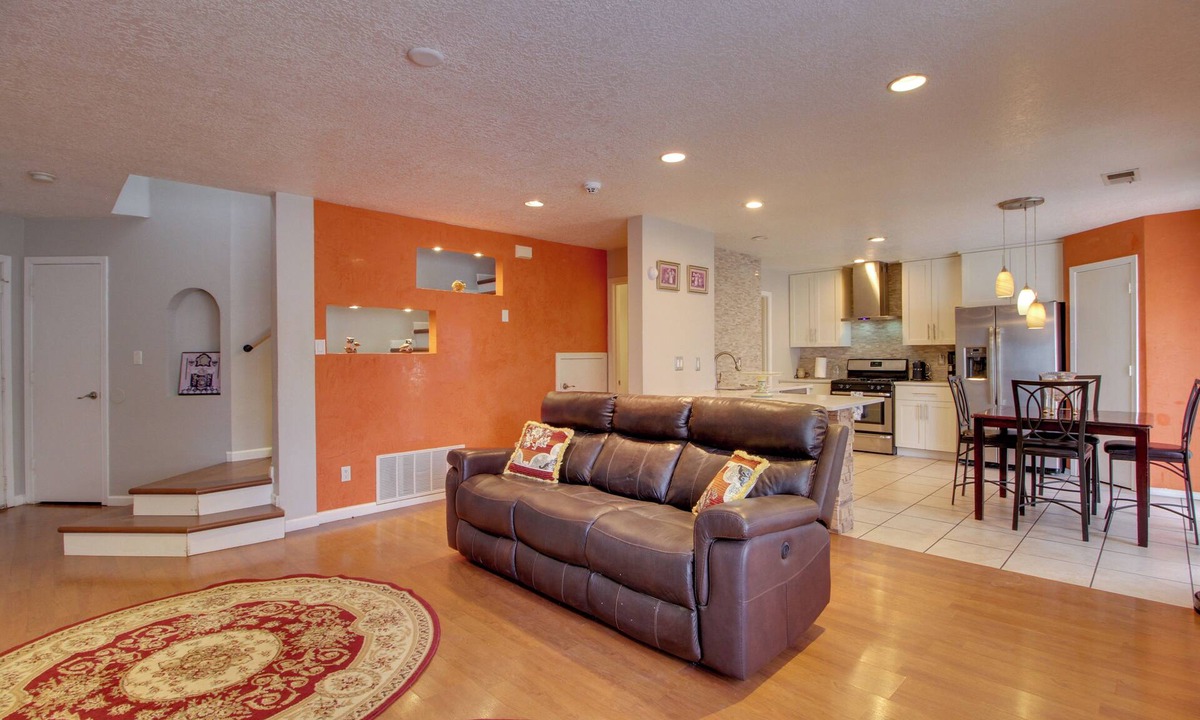 Westgate Heights House | Extended Stay w/Hot Tub! 5 Mi to Old Town ABQ