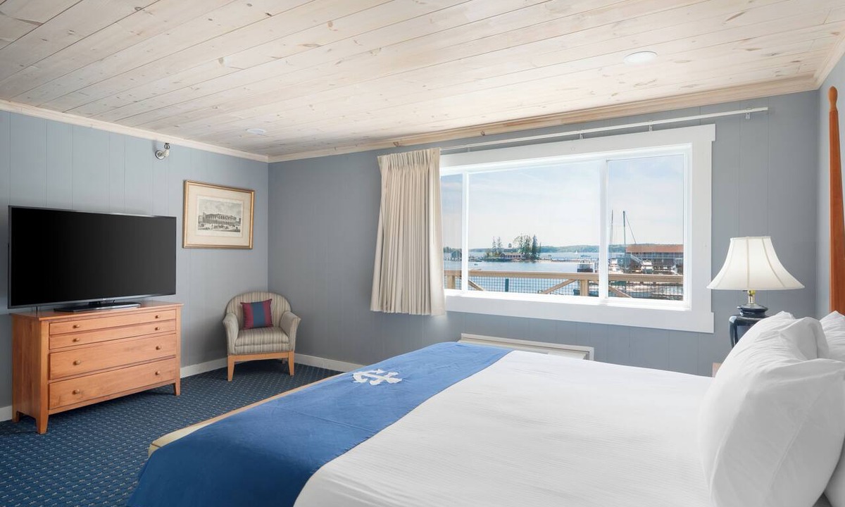 Boothbay Harbor Hotel | Fishermans Wharf Inn