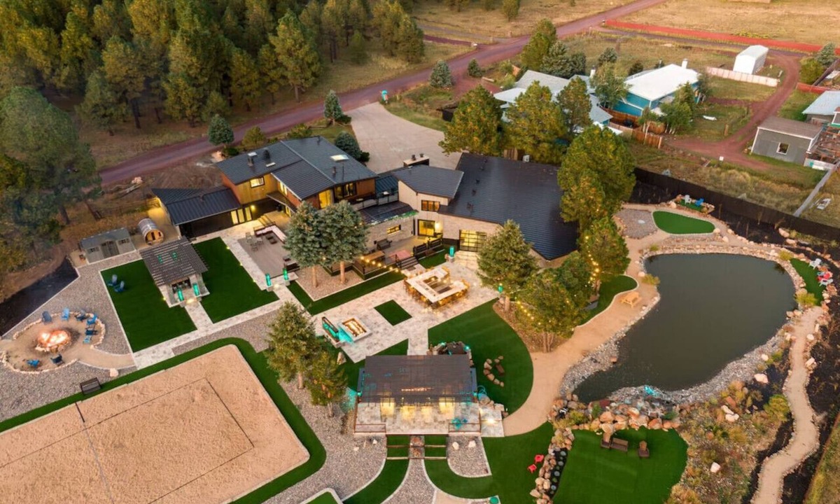 Baderville House | Flagstaff Retreat 8BR Hot Tub Sauna Massive Game Room Sleeps 16+ Pets