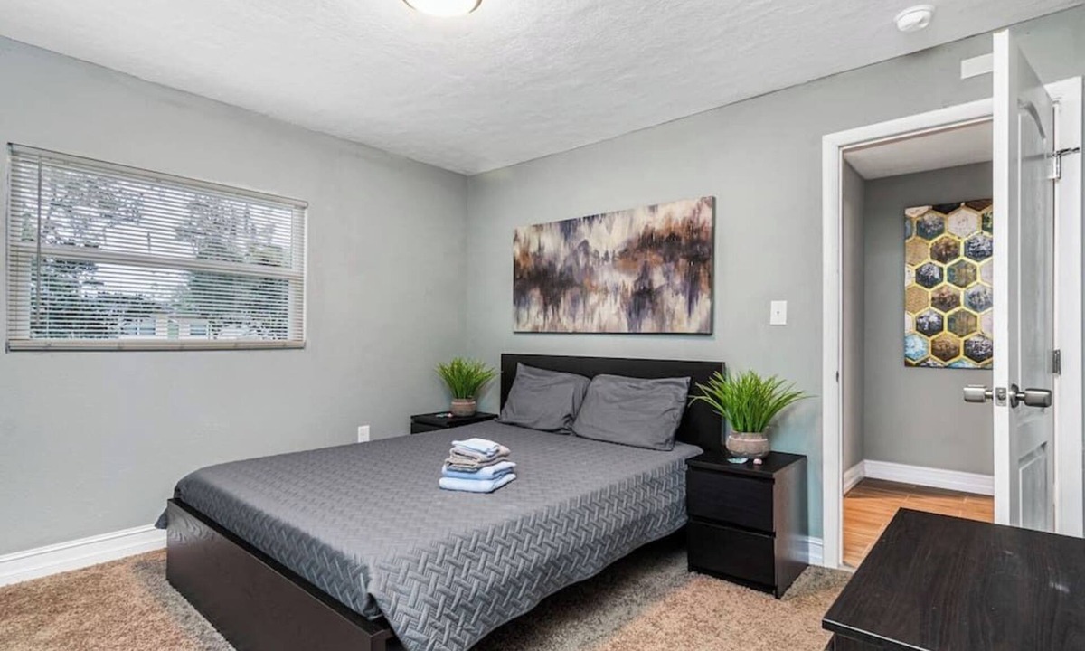 Safety Harbor House | Fully furnished guest house in Clearwater (GH1)