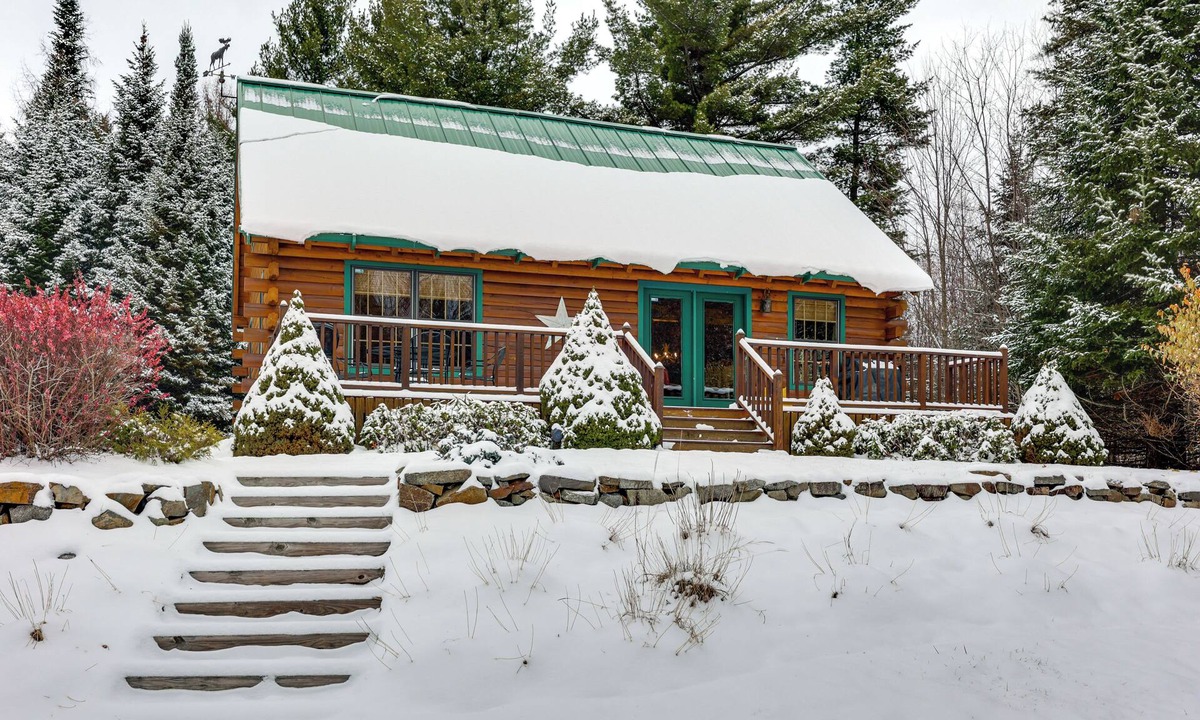 Stratton Cabin | Game Room, Deck! Cozy Ski Cabin Near Sugarloaf