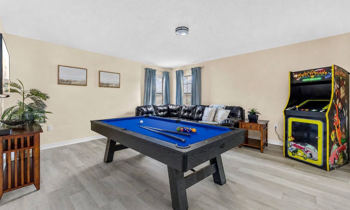 Thousand Oaks House | Gated 5BR Villa · Heated Pool, Hot Tub & Game Room · 20 Min to Disney!
