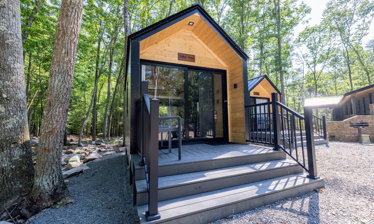 Goldbond Cabin | Glamping at Four Fillies Lodge-The Maid Marian