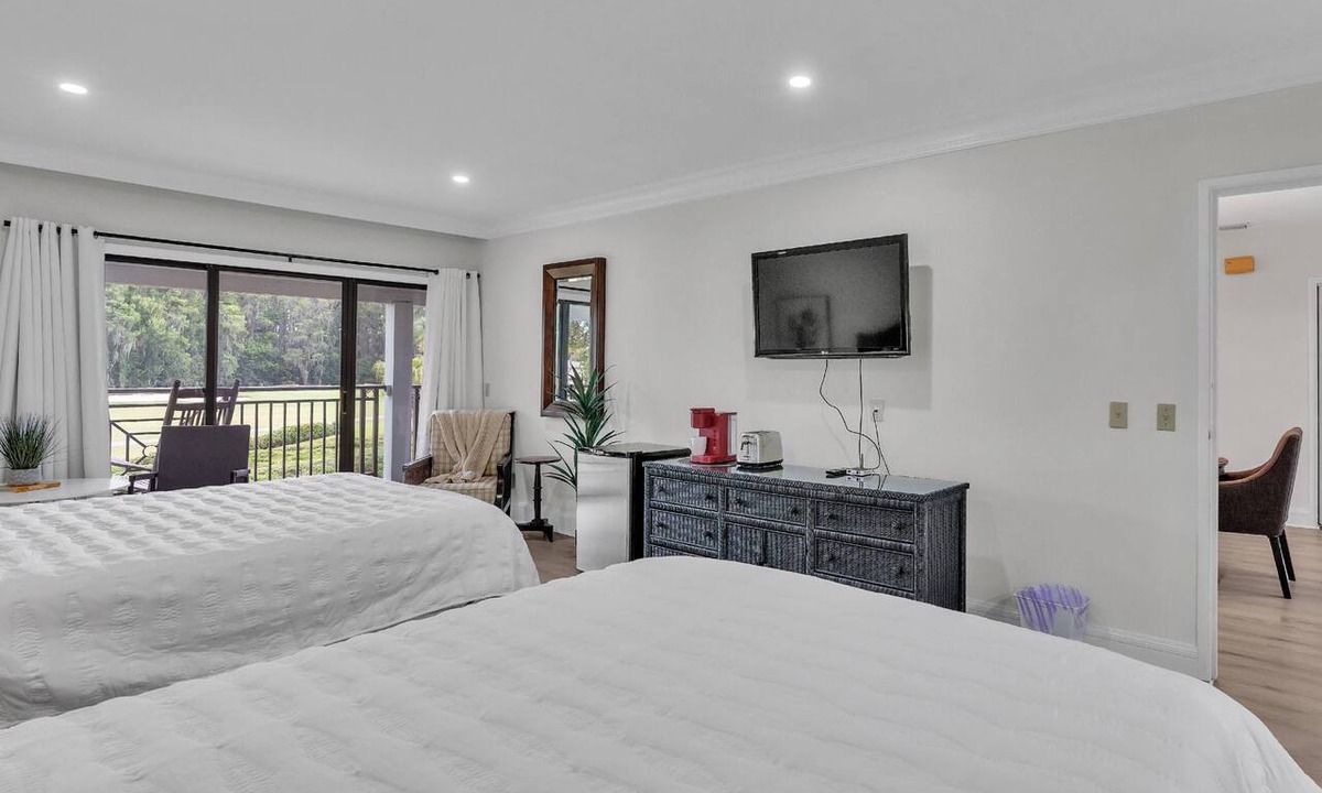 Wesley Chapel Condo | Golf Studio Retreat | 2 Queen Beds | Patio | Optional Saddlebrook Resort Amenities
