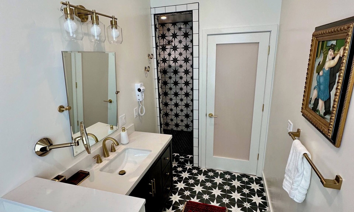 Lakeport Apartment | Gorgeous Lakeview Apartment in Heart of Town