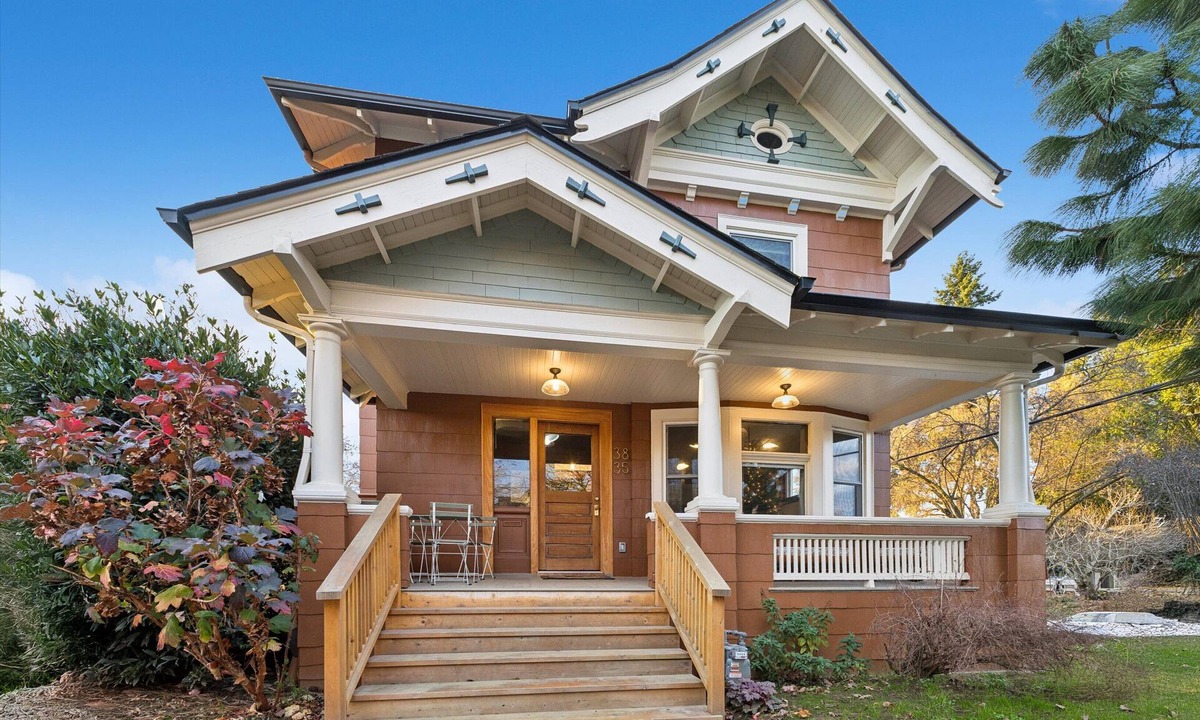 Mississippi District House | Gorgeous private home! Central Air 4 beds, hot tub, patio, designer furnishings