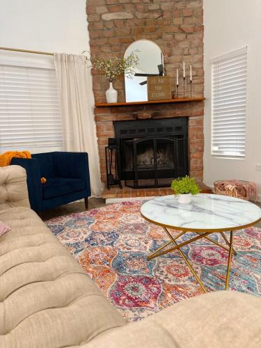 Cottonwood-Verde Village Ski Chalet | Grape Escape near Winerys, Sedona, Cottonwood, and Jerome